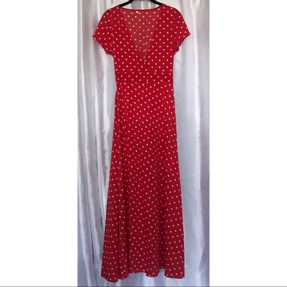 ❌ SOLD ❌ Red White Polka Dot A-Maxi Dress V-neck M